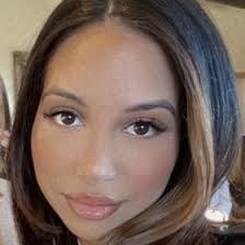 Diana Bell's Instagram, Twitter & Facebook