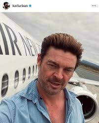 Billy Butcher luciendo su pelo de Johnny Cage! : r/TheBoys