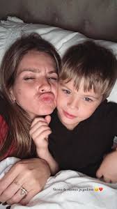 Siesta de viernes pegaditos ❤️", la China Suárez con su hijo Amancio