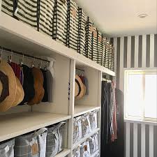 ベッド周り 吊るす収納 シンデレラフィット ビニールバッグ ストライプの壁紙 などのインテリア実例 2018 07 24 16 58 21 roomclip ルームクリップ クローゼット 収納 インテリア 収納 ウォークインクローゼット