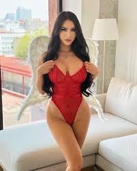 ItsFannyBB - Free pics, galleries & more at Babepedia