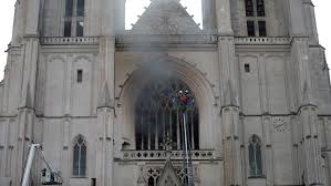 Maybe you would like to learn more about one of these? Video Se Desata Un Incendio En La Historica Catedral De Nantes Una De Las Iglesias Goticas Mas Grandes De Francia Rt