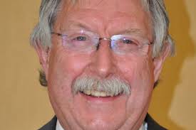 Veteran UUP councillor Alex Baird sings Frank Sinatra hit 'I did it my way'  during retirement speech