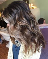 Dark hair looks equally stunning with chunky highlights in a various shades. 1001 Ideas For Brown Hair With Blonde Highlights Or Balayage
