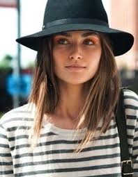 Carré plongeant cheveux bouclés cuivrés. Carre Plongeant Mi Long 50 Facons De Porter Le Carre Plongeant Elle