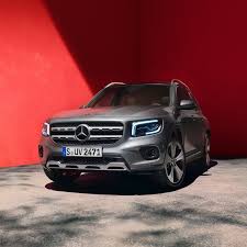 The New Mercedes Benz Glb 2020 Can Be Seen Parked From The Front In Front Of A Red Wall Mercedes Benz New Mercedes Benz