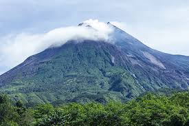 Mount Merapi Volcano Central Java Indonesia Wikipedia Mount Merapi Gunung Merapi Literally Fire Mountain Mount Merapi Central Java Cool Places To Visit