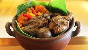 Bagaimana caranya agar gudeg buatan rumah bisa memiliki tampilan semenarik gudeg di warung dan pedagang nangka muda yang akan diolah perlu dibersihkan lalu direbus sebentar. Cara Membuat Gudeg Jogja Komplit Beserta Pelengkapnya Sipendik