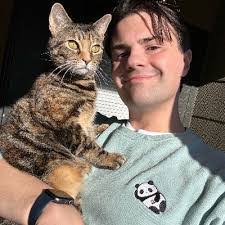 Allen Mata's Instagram, Twitter & Facebook