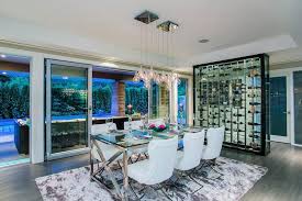 Ce local, par ses dimensions, peut également abriter tout type de conditionnements des alcools. Porte Bouteilles Mural Et Cave A Vin Electrique Pour Des Connaisseurs