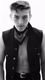 Amber-Doyle-SPREAD-4F