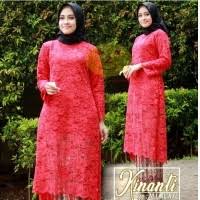 Kombinasi dari kedua macam kain ini membentuk desain yang sangat modis dan juga elegan. Daftar Harga Atasan Kebaya Modern Warna Merah Maroon Bulan Maret 2021