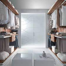 C'è da riordinare quella dannata cabina armadio, che come apri l'anta sembra di essere inghiottiti da una per avere una cabina funzionale e ordinata occorre sfruttare tutti gli spazi a disposizione. Cabina Armadio A Scomparsa Kuboline