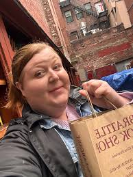 Looking for a room in one of the new buildings in central Boston. (Budget  is 2-3k per month).