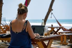 How to use strand in a sentence. Mit Computer Am Strand Arbeiten Any Working Mom