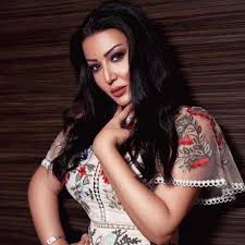 علقت الفنانة سمية الخشاب لأول مرة على الصورة التي نشرها الفنان محمد رمضان مؤخرًا من كواليس مسلسل موسى المقرر عرضه في موسم دراما رمضان 2021، وظهر وهو يغازلها وكتب قائلًا: ÙŠÙ…Ù† Ø¯Ø§ÙŠØ±ÙƒØª Ø³Ù…ÙŠØ© Ø§Ù„Ø®Ø´Ø§Ø¨ ÙÙŠ ØµÙˆØ± Ø¬Ø±ÙŠØ¦Ø© ÙˆØ­Ù…ÙŠÙ…ÙŠØ© Ù…Ø³Ø±Ø¨Ø© Ù…Ù† ÙƒÙˆØ§Ù„ÙŠØ³ Ù…Ø³Ù„Ø³Ù„ Ù…ÙˆØ³Ù‰ Ù…Ø¹ Ù…Ø­Ù…Ø¯ Ø±Ù…Ø¶Ø§Ù† ÙŠÙ…Ù† Ø¯Ø§ÙŠØ±ÙƒØª