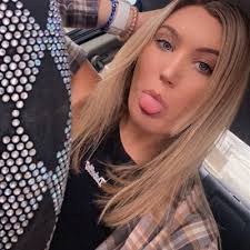 Isabella Costello's Instagram, Twitter & Facebook