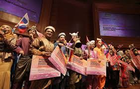 Iwon would like to congratulate students who represented iium in the pertandingan pidato antarabangsa bahasa melayu 2018 (pabm 2018) for emerging as the champion of the kategori alam melayu and first runner up (2nd place) for the international students in malaysia category. Peserta Ukm Menang Dalam Pertandingan Pidato Antarabangsa Bahasa Melayu Ukm News Portal