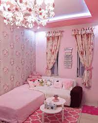 Motif wallpaper dinding kamar tidur seperti ini, akan membuat anda seperti berlibur di luar. Ruang Tamu Shabby Chic Minimalis Dengan Warna Cat Pink Dipadu Dengan Wallpaper Dinding Ide Dekorasi Rumah Dekorasi Ruang Tamu Ide Dekorasi Kamar