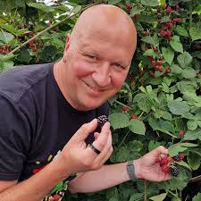Gisteren PLANCKGAS 🤘🏻 kunnen presenteren aan mister Erwin! 😎 Barley  wine, gerijpt op getoaste Franse eik 👌🏻 Santé! 💪🏻🍺✨️ Opgelet:  Alcoholmisbruik schaadt de gezondheid. (Een verzuurde samenleving ook.) 🥰  #TheHopSaSamLab #HopSaSam #Oudenaarde #