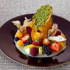 Panettone Fruits Frais Sauce Au Chocolat Blanc Alimentation Dessert Noel Desserts A L Assiette
