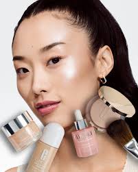 2026 resolution idea: never skip skin prep. Arah builds her glow with 👇 ✨  Moisture Surge Active Glow Serum—to exfoliate, hydrate, and brighten. ✨  Moisture Surge 100H Hydrator—to lock in deep hydration.