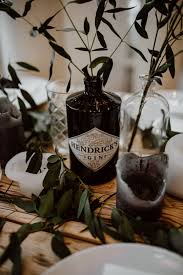 Hendricks Gin Flaschen Mieten In Koln Nimmplatz Hochzeit Deko Tisch Flaschen Gin