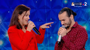 N'oubliez pas les paroles : éliminée, Élodie revient pour draguer le  maestro Benoît ! "Attention, je te surveille"