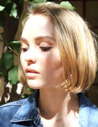 Bring your hair to the front and then sweep thick angled bangs across your face. 15 Short Haircut Pics For Straight Hair