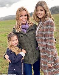Über 7 millionen englischsprachige bücher. Hollie 8 Amanda Holden S Daughter Says Simon Cowell And Lauren Silverman Separated Fr24 News English