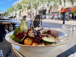 Pour nous, masmoudi marseille fut le début de l'histoire du bar à couscous, un projet pilote installé dans le plus grand centre commercial du sud de la france, situé dans la cantine des terrasses du port. Nos Meilleurs Restaurants Avec Terrasse A Marseille Love Spots Marseille