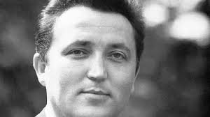 Explore the life and iconic recordings of revered tenor Fritz Wunderlich