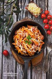 Spaghetele cu ton reprezinta o mancare extrem de simpla si rapida, care imbina perfect gustul delicios al pastelor combinate perfect cu tonul. Paste Cu Sos De Rosii Si Carnati
