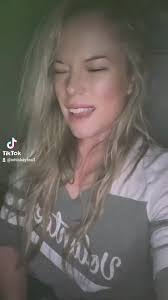 Lea Lindsey's Instagram, Twitter & Facebook