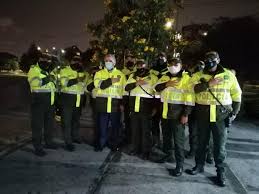 Iván morales corrales, agente de la división de inteligencia de la policía federal con cinco años de experiencia, fue trasladado al hospital central iván morales corrales es reconocido por peña nieto. Mientras Duque Se Viste De Policia Claudia Lopez La Denuncia Internacionalmente Las2orillas