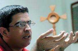 Un dominicano gana el Premio Mundial de Poesía