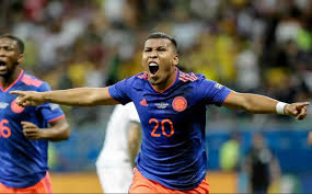 Nightmare start for lionel messi in bid for copa america glory after strikes from roger martinez and duvan zapata. Roger Martinez Marca Primer Gol Oficial Ante Argentina En Copa America Mediotiempo