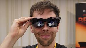 Lara ruiz desnuda Ensayista y poeta.