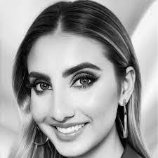 Mila Dickens's Instagram, Twitter & Facebook