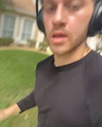 tbh have no idea what to caption this. Just wanted to post. Also,  apparently you can do polls now? #finallysummer #imissmygirlfriend  #ineedabeer #ilovemyjob