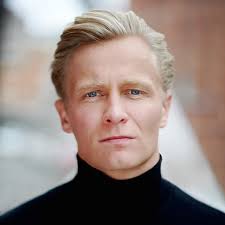 It's press night for ROBYN SINCLAIR (@robotomassi) who plays Lucky in Emma  Rice's 'Blue Beard'. The show opened at Theatre Royal Bath, and closes in  May at the Battersea Arts Centre. #emmarice #