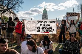 Marcha federal universitaria: si tocan la universidad, nos tocan a todxs -  LatFem