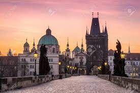 Karlův most je nejstarší stojící most přes řeku vltavu v praze a druhý nejstarší dochovaný most v české republice. Prag Karlsbrucke Karluv Most Am Morgen Die Schonste Brucke In Tschechien Tschechien Lizenzfreie Fotos Bilder Und Stock Fotografie Image 79528008