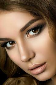 woman in color에 있는 Isabel Freire님의 핀