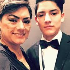 Stream Edith Avalos music