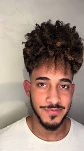 Moreno iluminado 🥵🧡 vamoa fazer tmabem ? #cacheadoperfeito🥰🥰 #cacheado  #cacheadosmasculino #crespos