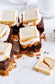 White Chocolate Caramel S Mores Brownies Tutti Dolci Recipe In 2020 Fall Dessert Recipes Brownie Toppings Food
