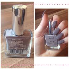 die farbe ist trotz tageslichtlampe etwas verfalscht sie geht noch einen tick ins braunliche und eine schicht reicht auc nagellack nail polish licht lampe