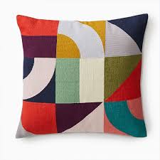 Il nostro sito margo selby online offre informazioni utili su questo marchio le quali forse non era ancora possibile trovare. Margo Selby Puzzle Geo Pillow Cover
