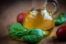 Contenuti mostra 1 cosa è l'olio di basilico? Sai Come Preparare L Olio Aromatizzato Al Basilico Olio Cristofaro